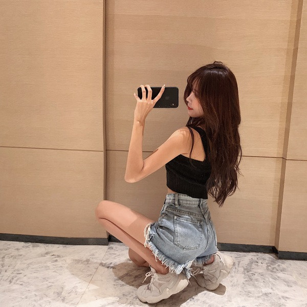 Pantaloni scurți casual dama in doua culori cu motive rupte