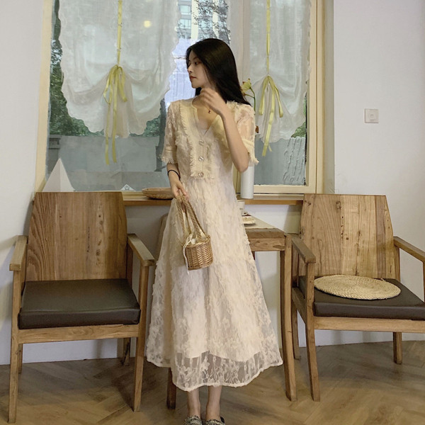 Actuala rochie lunga de dama cu dantela