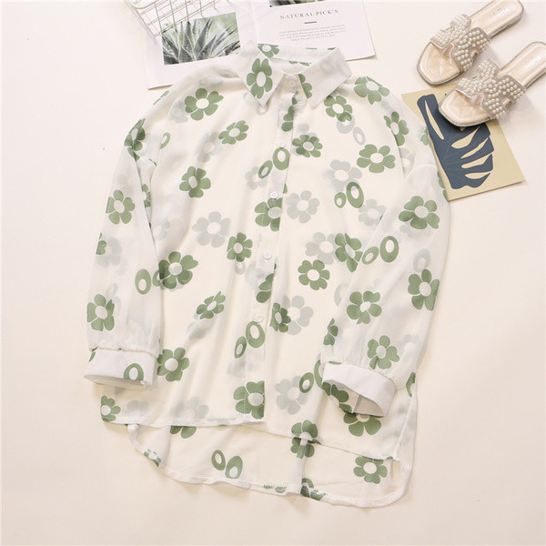 Cămașă de damă cu aplicație colorată și guler clasic