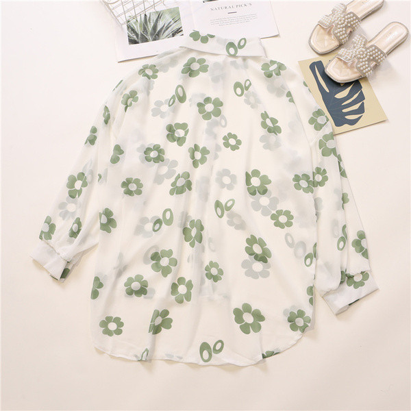 Cămașă de damă cu aplicație colorată și guler clasic