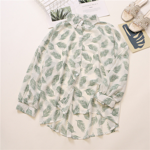 Cămașă de damă cu aplicație colorată și guler clasic