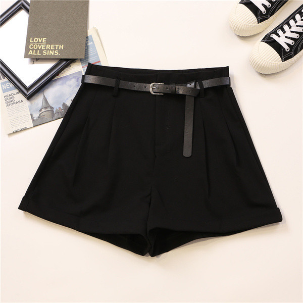 Pantaloni scurti de dama cu curea si buzunare in mai multe culori