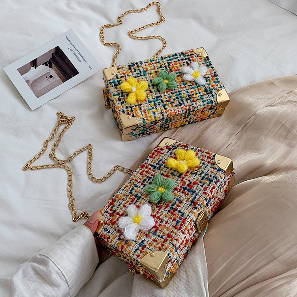 Rochie colorată de damă cu flori element 3D