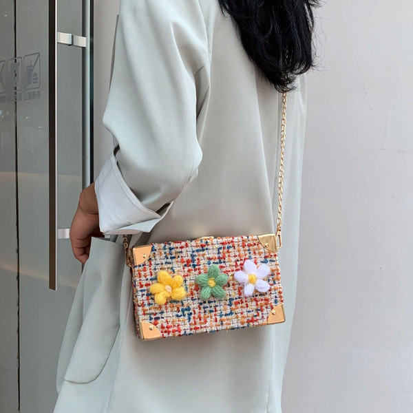 Rochie colorată de damă cu flori element 3D