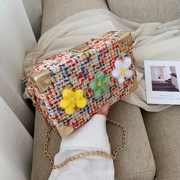 Rochie colorată de damă cu flori element 3D