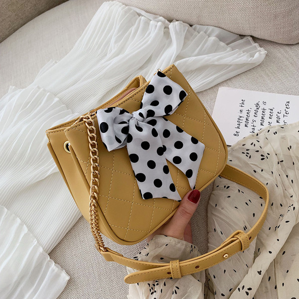 Geanta de dama moderna cu panglica si maner lung