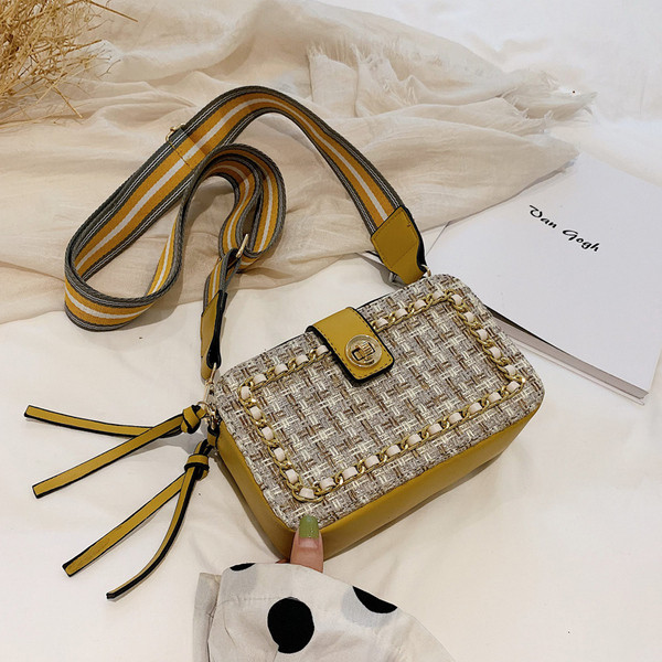 Geanta de dama cu inchidere metalica in patru culori