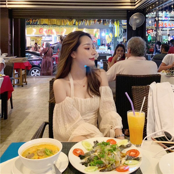 Rochie de dama actuala cu maneci cazute Model Slim