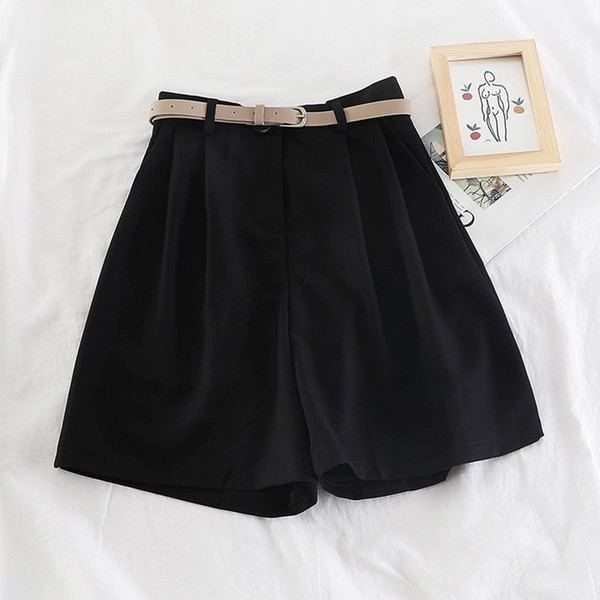 Pantaloni scurți moderni de damă cu o curea - gri și negru