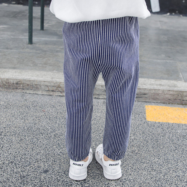 Pantaloni copii la modă pentru fete în două culori cu broderie