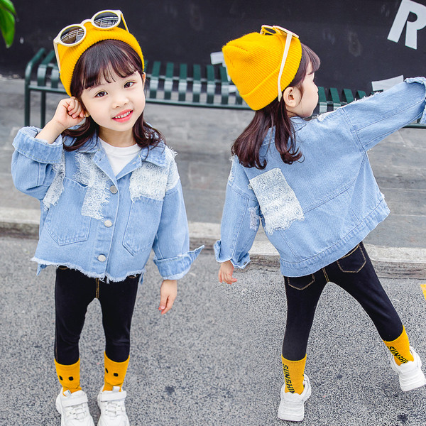 Geaca de blugi pentru copii moderna cu dantela de culoare deschisa