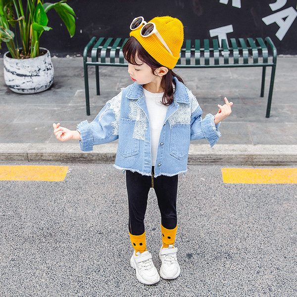 Geaca de blugi pentru copii moderna cu dantela de culoare deschisa