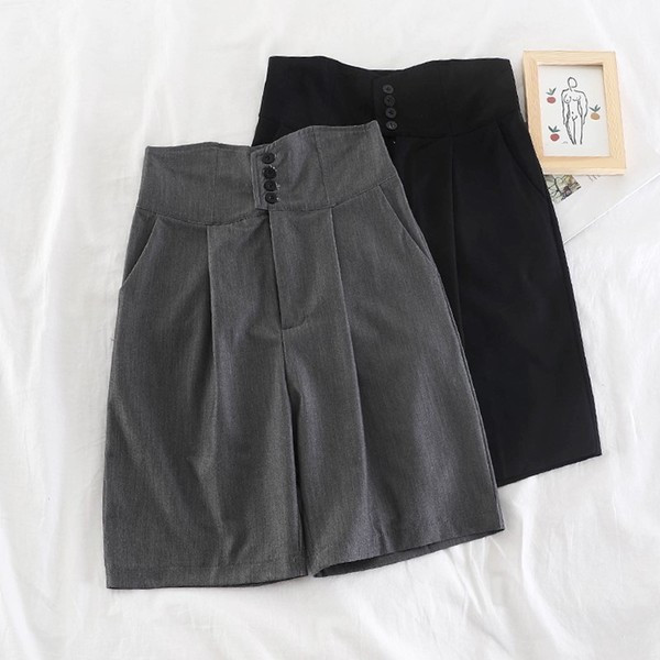 Pantaloni scurti eleganti de dama cu nasturi in negru si gri