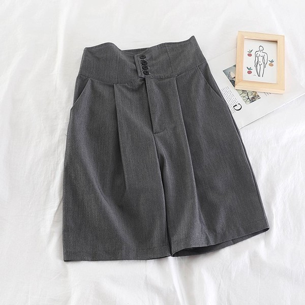 Pantaloni scurti eleganti de dama cu nasturi in negru si gri