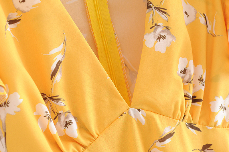 Rochie elegantă de damă, cu decolteu în V adânc, de culoare galbenă