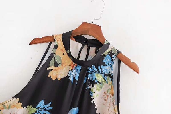 Salopeta de dama cu model floral in negru