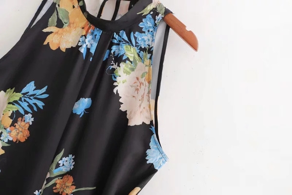 Salopeta de dama cu model floral in negru