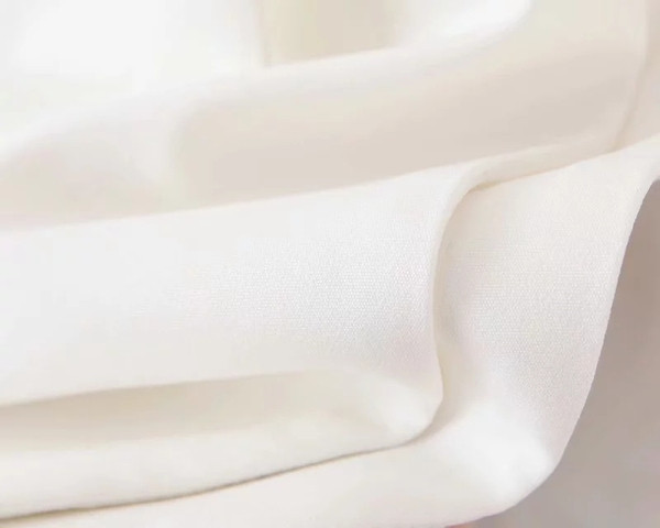 Vestă elegantă de damă cu buzunar alb