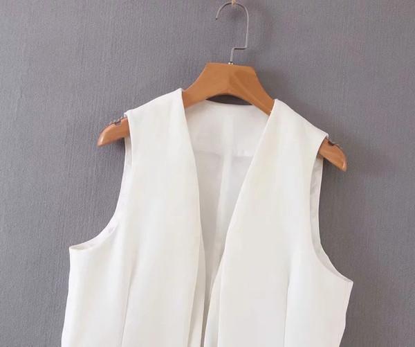 Vestă elegantă de damă cu buzunar alb