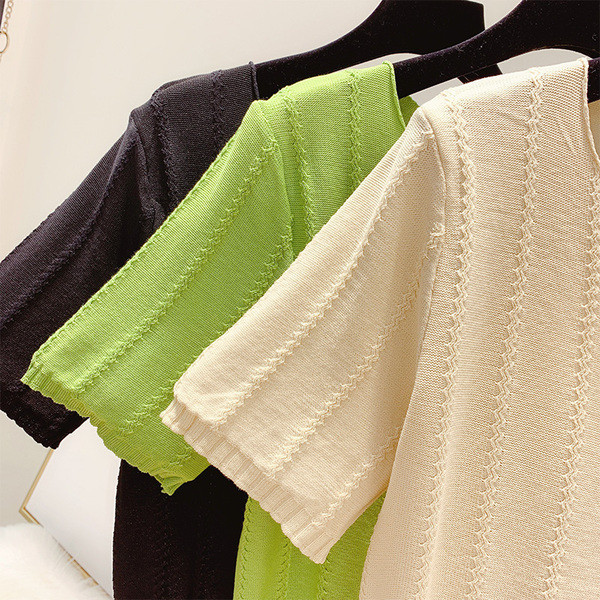 Bluză de damă modernă cu nasturi și mâneci scurte