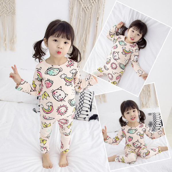 Pijamale copii de toamna pentru fete cu modele colorate