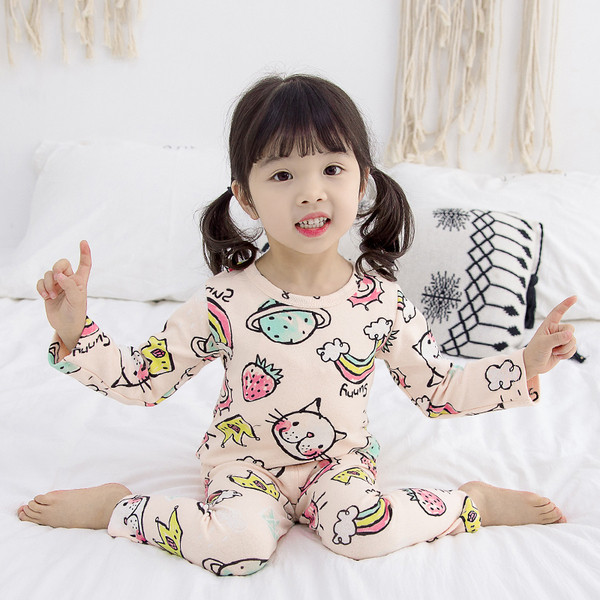 Pijamale copii de toamna pentru fete cu modele colorate