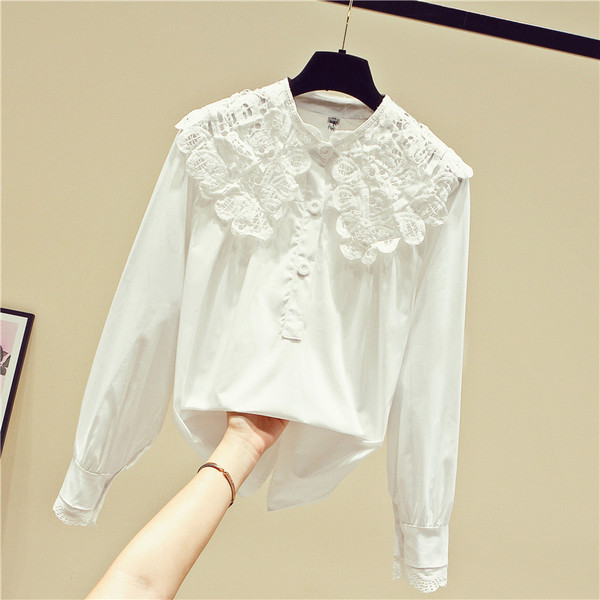 Cămașă modernă de damă în alb și albastru