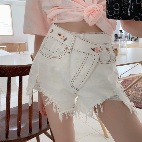 Pantaloni scurți de damă actuali cu motive rupte