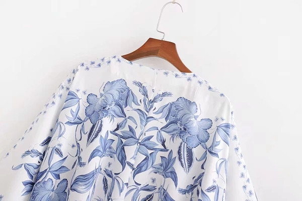 Pareo dama cu model floral in alb