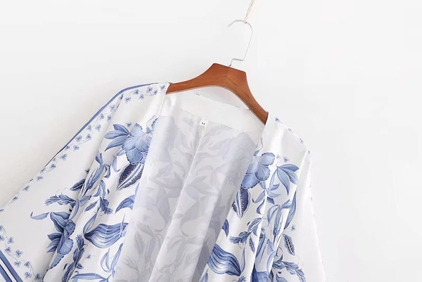 Pareo dama cu model floral in alb