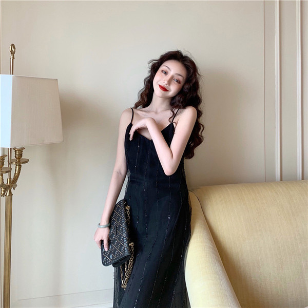 Rochie lungă de damă actuală cu decolteu în V cu bretele subțiri