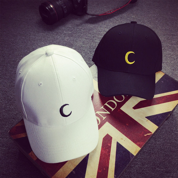 Palarie moderna de dama cu vizor in alb si negru