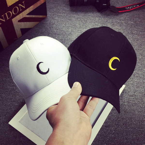 Palarie moderna de dama cu vizor in alb si negru