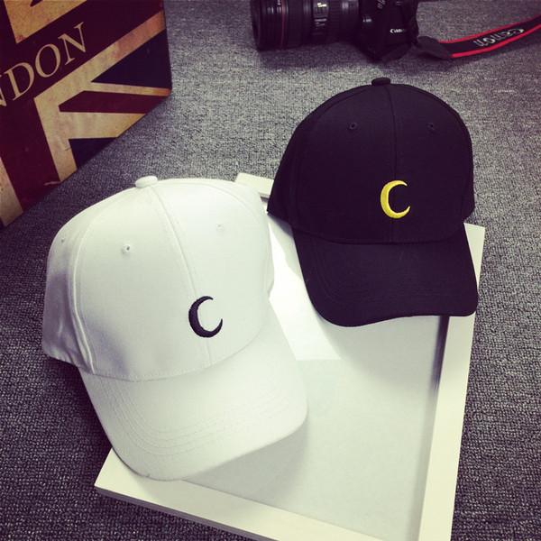 Palarie moderna de dama cu vizor in alb si negru