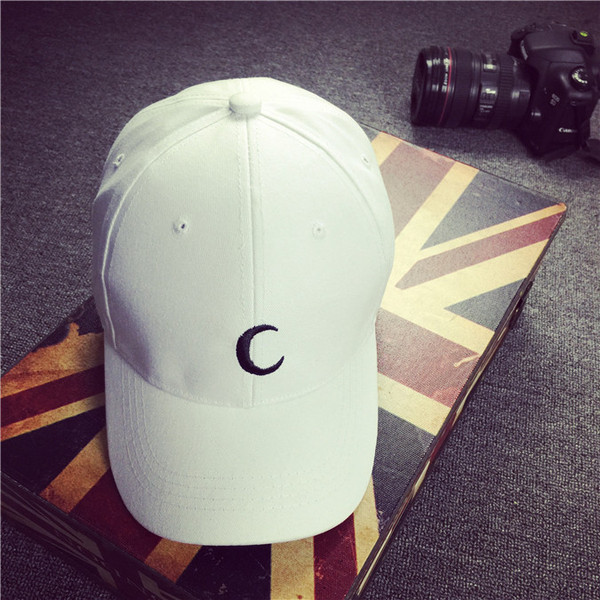 Palarie moderna de dama cu vizor in alb si negru