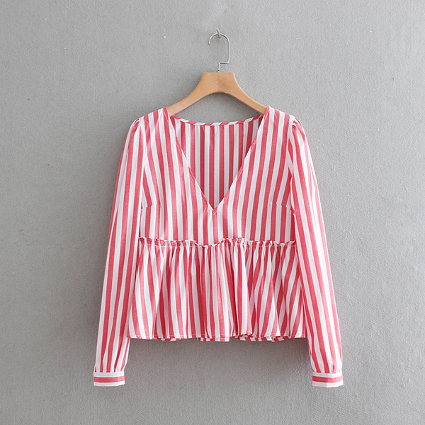 Cămașă modernă de damă în dungi cu decolteu în V