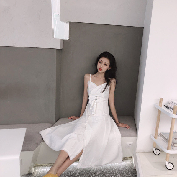 Rochie modernă de damă cu bretele subțiri