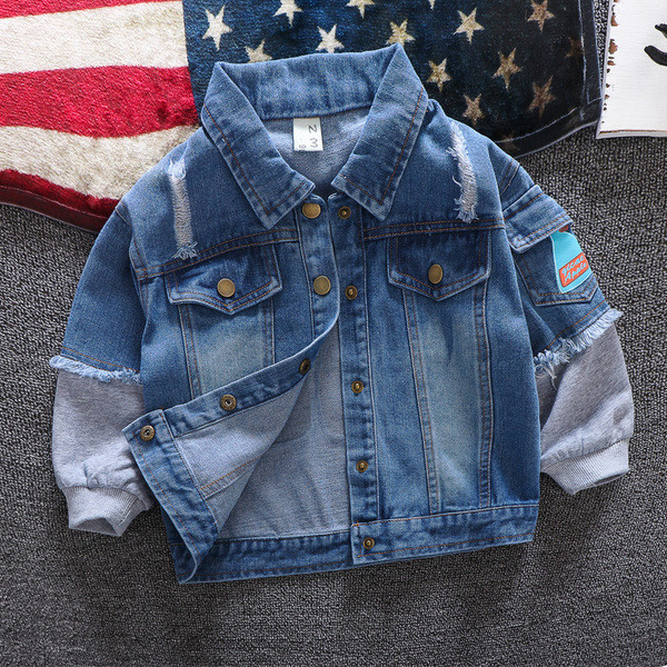 Model nou de geaca pentru copii cu nasturi si motive rupte in albastru