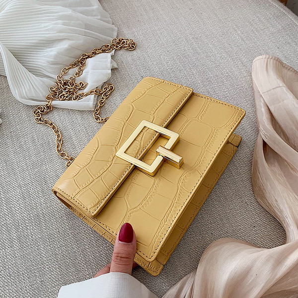 Geanta de dama moderna din piele cu inchidere metalica