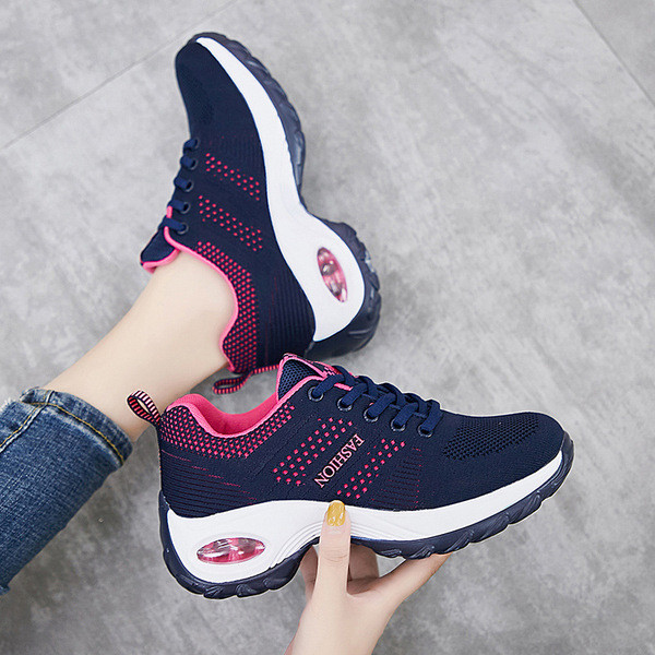 Tenisi de dama controversati cu talpa groasa in patru culori