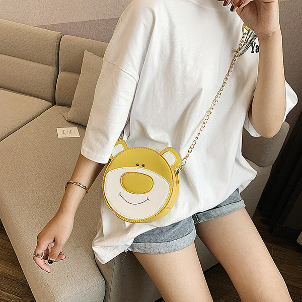 Geanta dama cu element 3D si lant metalic