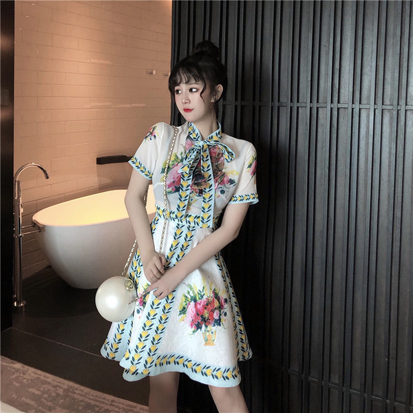 Rochie de dama moderna - model croiat cu model floral