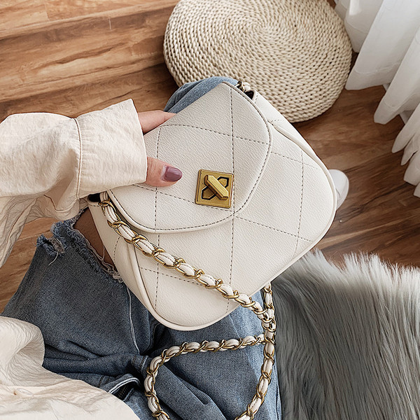 Geanta de dama din piele cu inchidere metalica