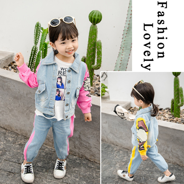 Set copii pentru fete care include o jacheta din blugi si blugi in doua culori