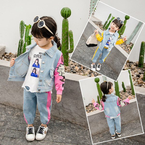 Set copii pentru fete care include o jacheta din blugi si blugi in doua culori