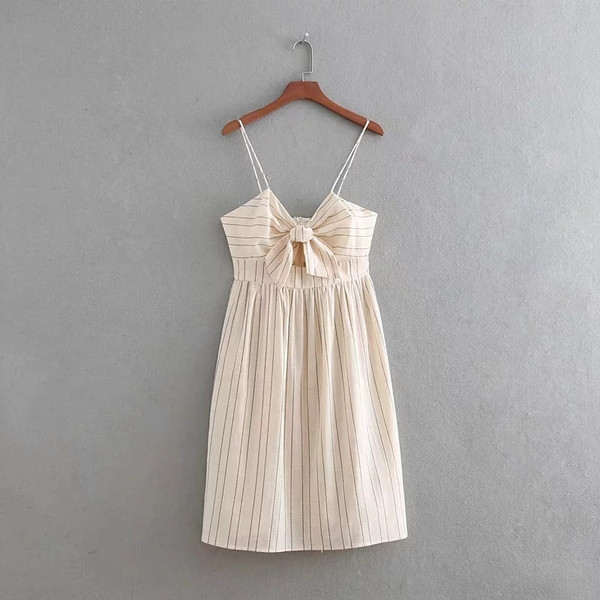 Rochie elegantă de damă, cu bretele subțiri și o panglică în bej