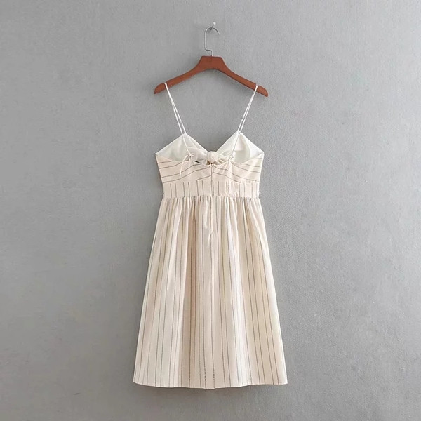 Rochie elegantă de damă, cu bretele subțiri și o panglică în bej