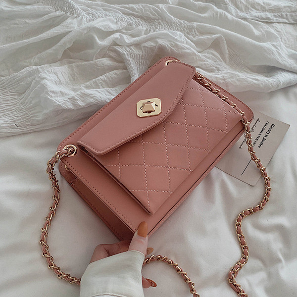 Geanta de dama cu inchidere metalica in patru culori