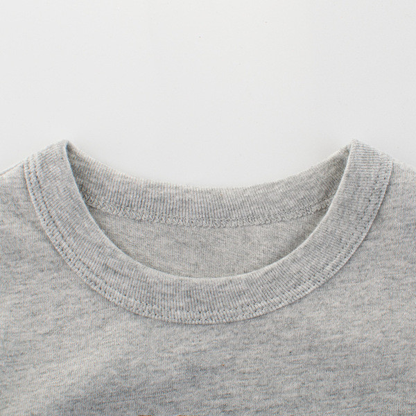 Bluza pentru copii pentru baieti - de culoare gri cu aplicatie