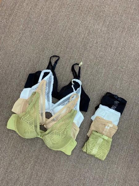 Lenjerie de dama din dantela in patru culori